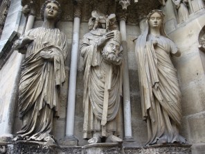 랭스의 성 니카시오_photo by Tinodela_on the portal of the Cathedral of Notre-Dame in Reims_France.jpg